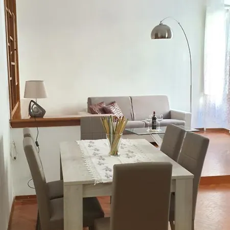 Casa Tua Coliseum Apartment *